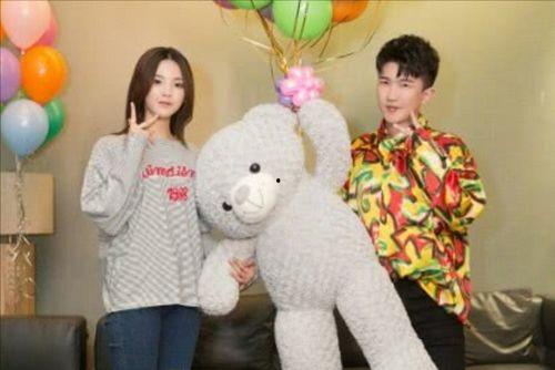 娱乐圈吃瓜背景图片,揭秘吃瓜背后的真相与秘密